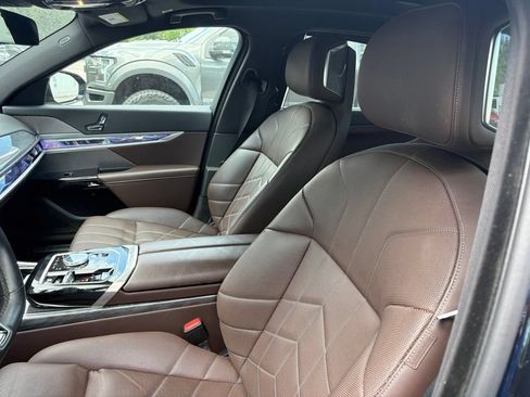 Used 2025 BMW 740i RWD image 10