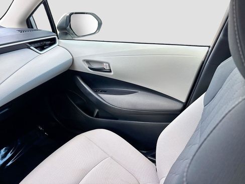 Used 2022 Toyota Corolla LE FWD image 22