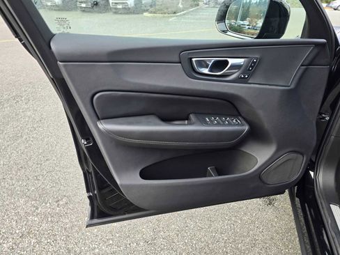 Used 2025 Volvo XC60 B5 Plus image 22