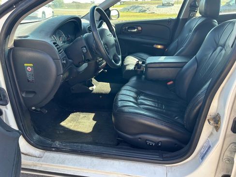 Used 2001 Chrysler Concorde LXi image 8