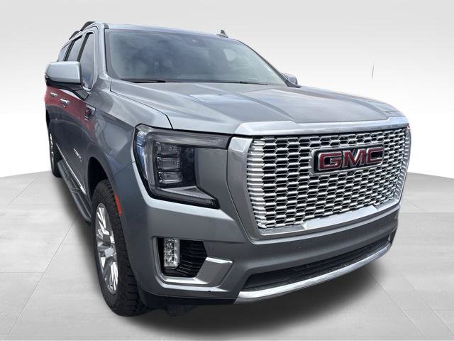 Used 2023 GMC Yukon XL Denali w/ Advanced Technology Package AWD/4WD image 7