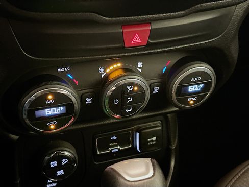 Used 2017 Jeep Renegade Trailhawk w/ Popular Equipment Group image 23