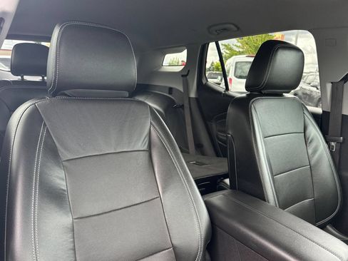 Used 2023 GMC Terrain SLT AWD/4WD image 17