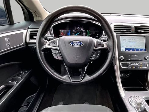 Used 2020 Ford Fusion SE FWD image 6