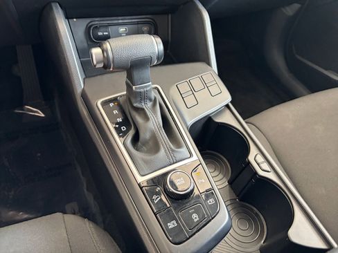 Used 2025 Kia Sportage LX image 40