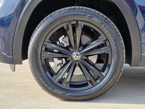 Used 2023 Volkswagen Atlas Cross Sport SEL R-Line AWD/4WD image 8