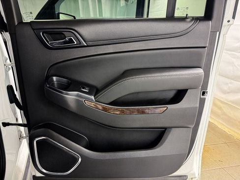 Used 2015 Chevrolet Suburban LT image 19