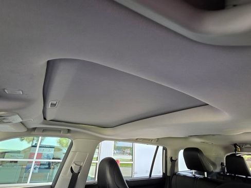 Used 2023 Toyota Highlander XLE FWD image 8