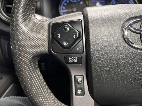 Used 2022 Toyota Tacoma TRD Off-Road image 15