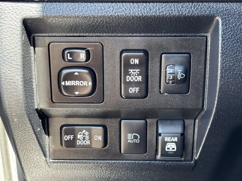 Used 2020 Toyota Tundra SR5 w/ TRD Off-Road Package AWD/4WD image 32
