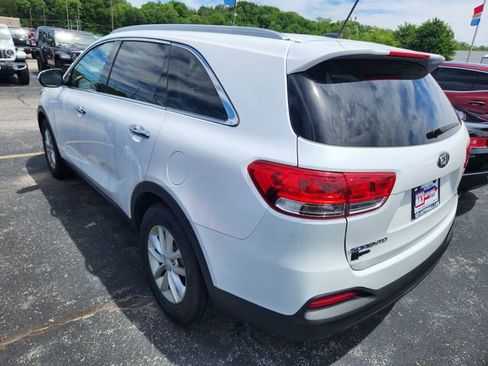Used 2017 Kia Sorento FWD image 3