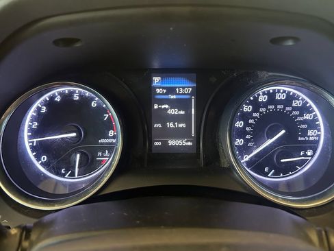 Used 2020 Toyota Camry SE FWD image 10