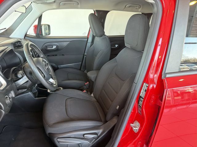 Used 2019 Jeep Renegade Latitude FWD image 19