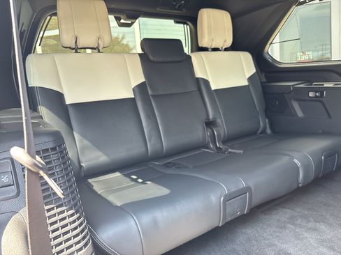 Used 2023 Toyota Sequoia Capstone AWD/4WD image 31