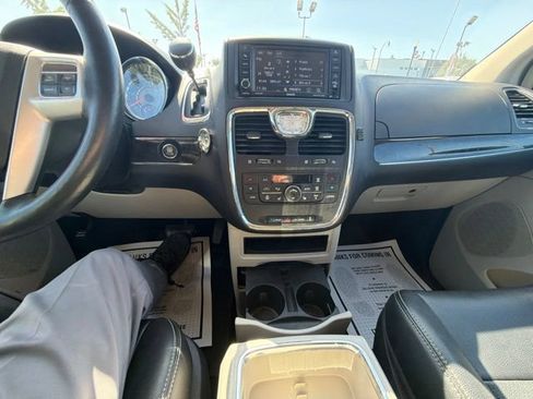 Used 2014 Chrysler Town & Country Touring-L w/ Driver Convenience Group FWD image 43