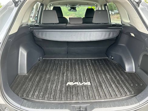 Used 2025 Toyota RAV4 XLE AWD/4WD image 27