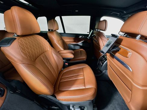 Used 2025 BMW X7 M60i AWD/4WD image 30