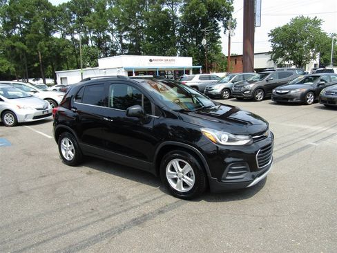 Used 2019 Chevrolet Trax LT w/ LT Convenience Package FWD image 9