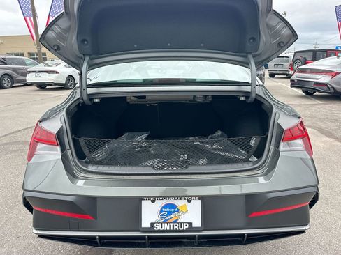 New 2025 Hyundai Elantra Limited image 49