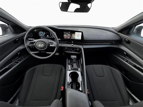 New 2025 Hyundai Elantra SEL image 13