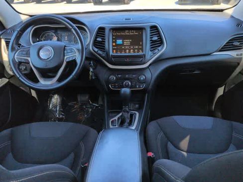 Used 2016 Jeep Cherokee Latitude FWD image 15
