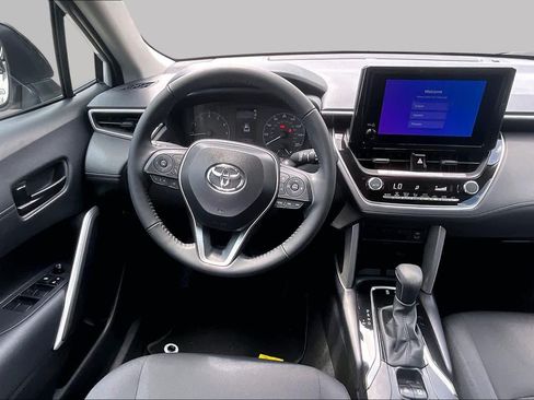 Used 2025 Toyota Corolla Cross LE w/ Moonroof Package FWD image 6