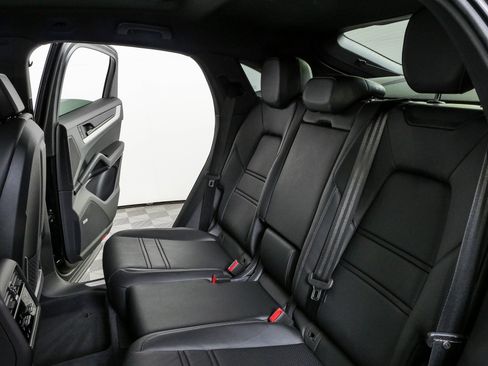 New 2026 Porsche Cayenne Coupe AWD/4WD image 23