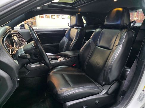 Used 2016 Dodge Challenger SXT Plus image 15