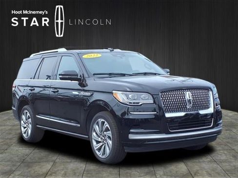 New 2022 Lincoln Navigator 4WD image 24