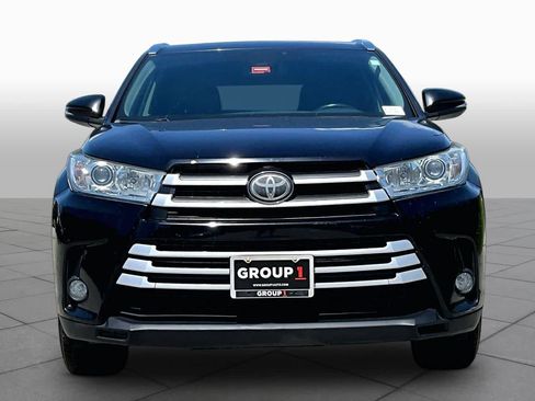 Used 2017 Toyota Highlander XLE AWD/4WD image 4