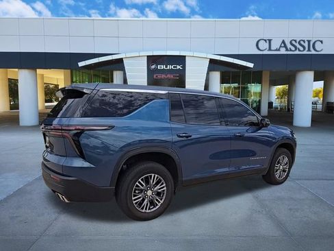 Used 2024 Chevrolet Traverse LS FWD image 8