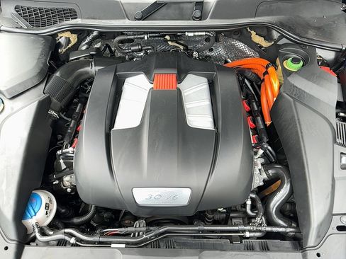 Used 2011 Porsche Cayenne S image 31