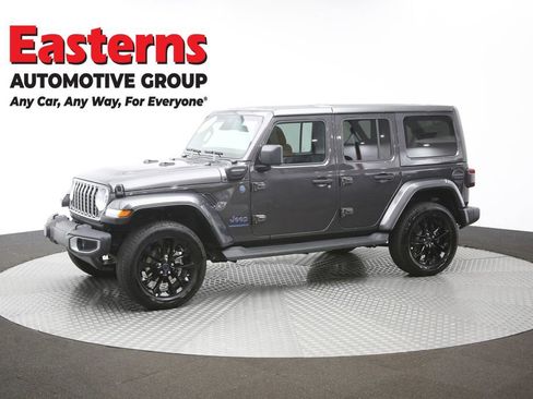 Used 2025 Jeep Wrangler Unlimited Sahara AWD/4WD image 53