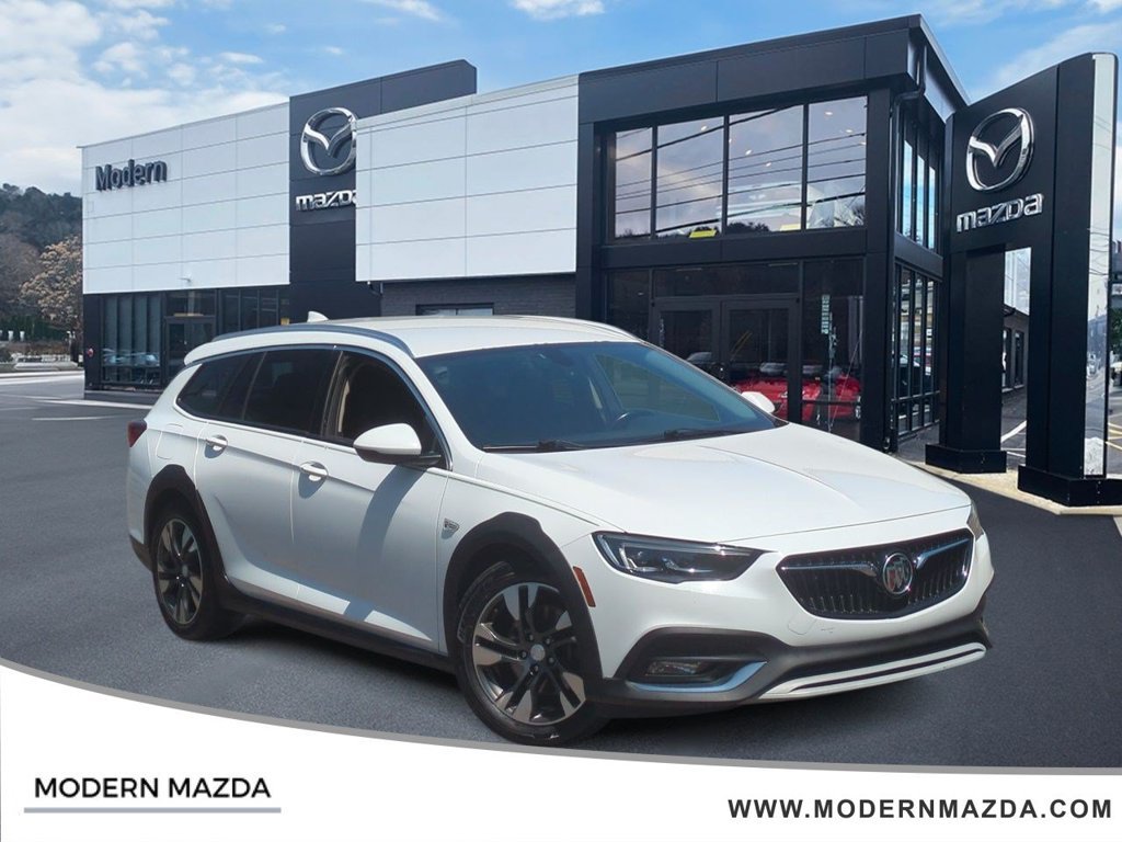 Used 2018 Buick Regal Essence w/ Driver Confidence Package #1 AWD/4WD image 1
