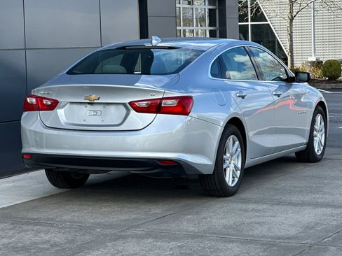 Used 2018 Chevrolet Malibu LT image 3