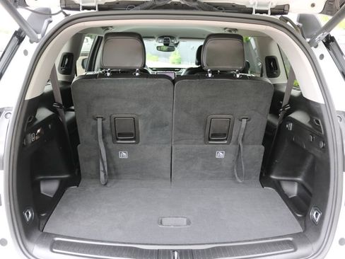 Used 2023 Jeep Grand Cherokee L Limited w/ Black Appearance Package image 17