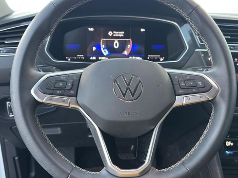 Used 2023 Volkswagen Tiguan SE FWD image 17