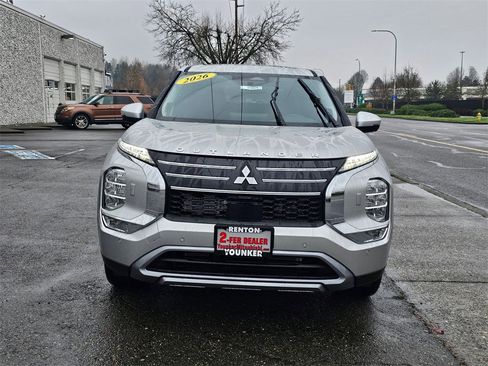 New 2026 Mitsubishi Outlander SE image 2