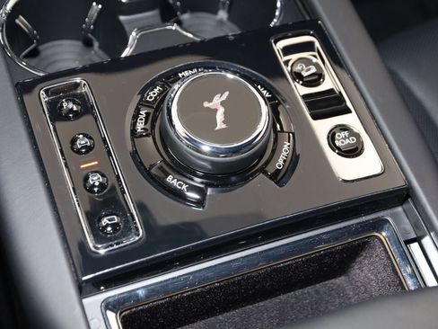 Used 2024 Rolls-Royce Cullinan Black Badge image 53