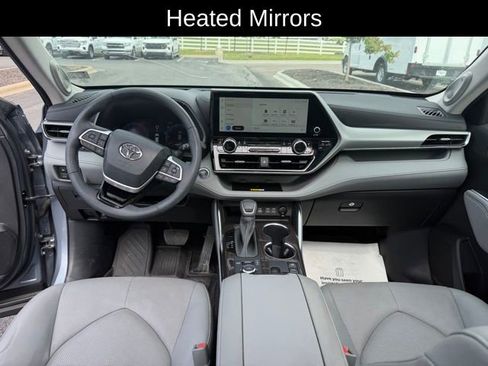 Used 2023 Toyota Highlander Platinum AWD/4WD image 14