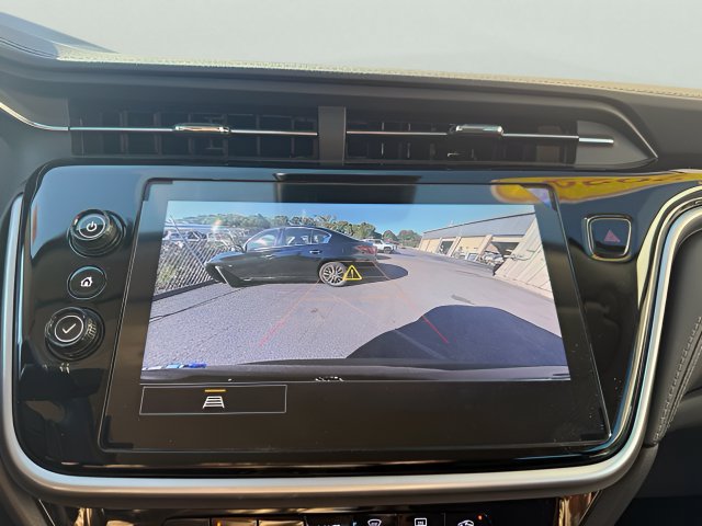 Used 2022 Chevrolet Bolt EUV LT w/ Comfort Package FWD image 13