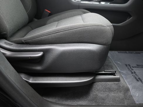 Used 2023 Chevrolet Traverse LT FWD image 16