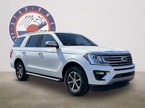 Used 2018 Ford Expedition XLT w/ Cargo Package image 2