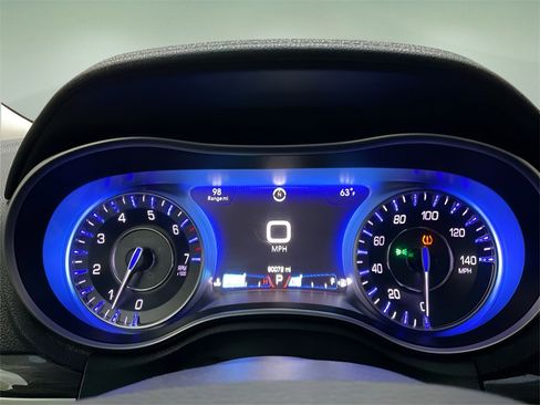 Used 2017 Chrysler 300 Limited image 19