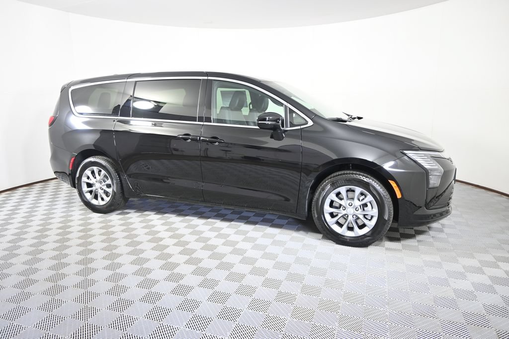 New 2027 Chrysler Pacifica Select AWD/4WD image 8