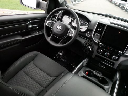 Used 2025 RAM 1500 Big Horn AWD/4WD image 9