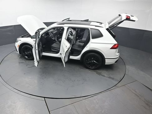 Used 2024 Volkswagen Tiguan SE R-Line FWD image 48