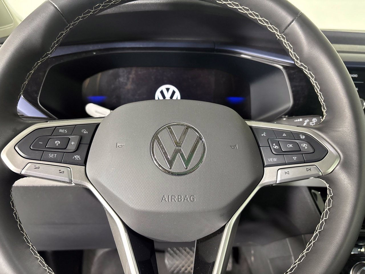 Used 2024 Volkswagen Taos SE w/ Panoramic Sunroof Package AWD/4WD image 16