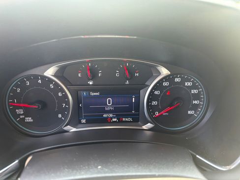 Used 2019 Chevrolet Equinox LT w/ Driver Convenience Package FWD image 8