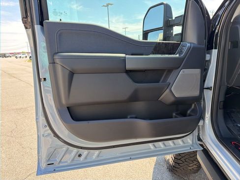 New 2026 Ford F250 Lariat w/ Black Appearance Package image 16